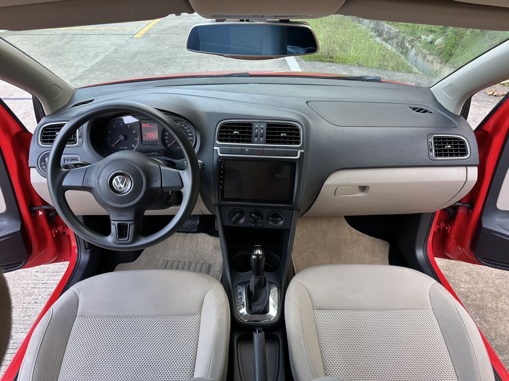Volkswagen Polo 2014 car image #5