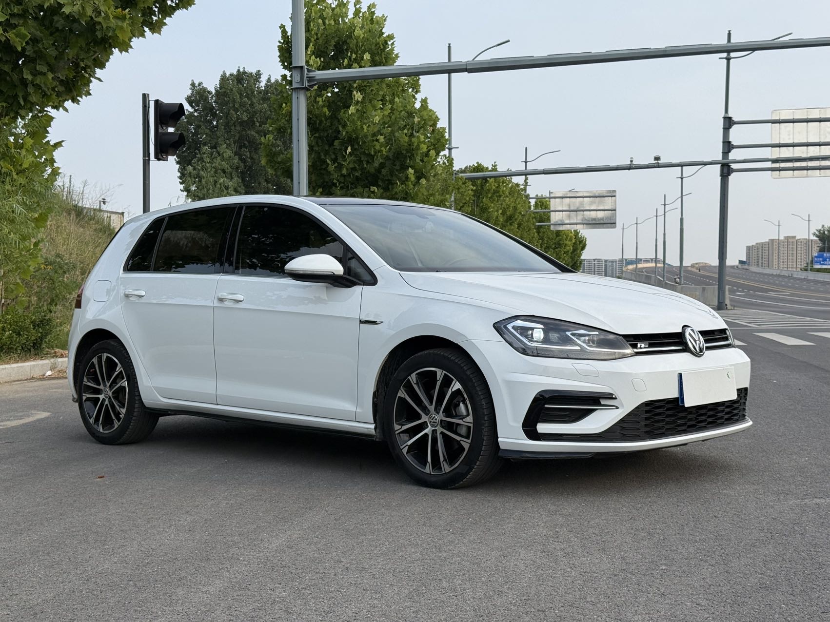 Volkswagen Golf 2019 car image #3