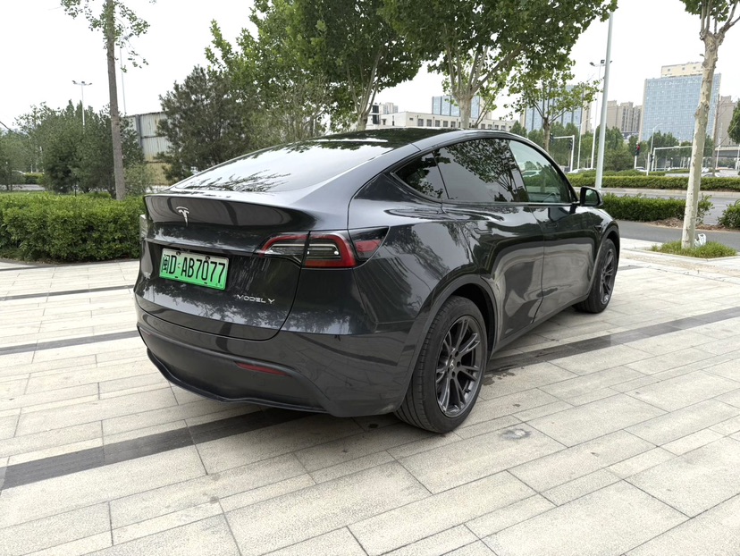 Tesla Model Y 2025 #7 Tesla Model Y 2025 immagine di auto #7