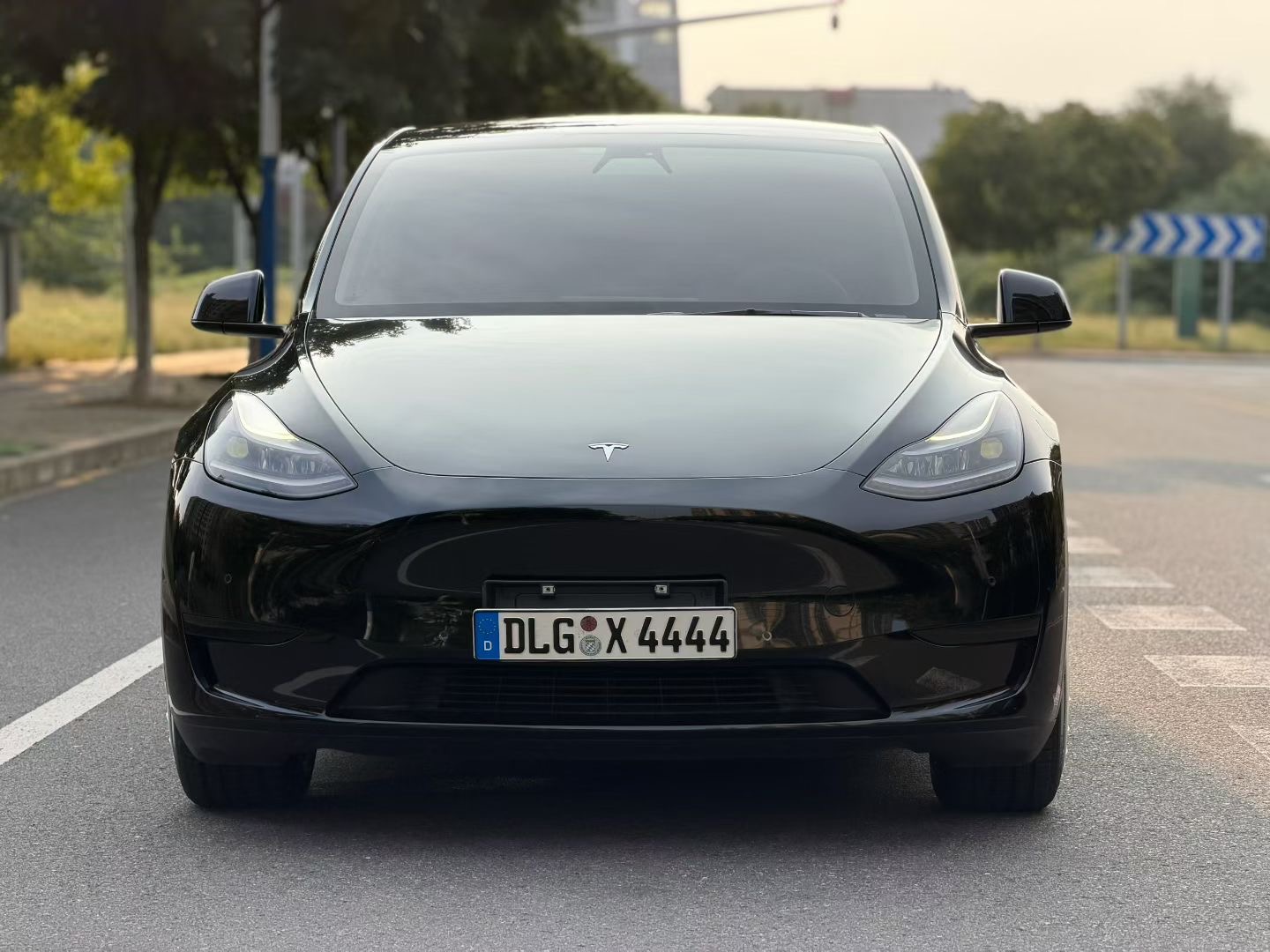 Tesla Model Y 2022 #2 Tesla Model Y 2022 car image #2