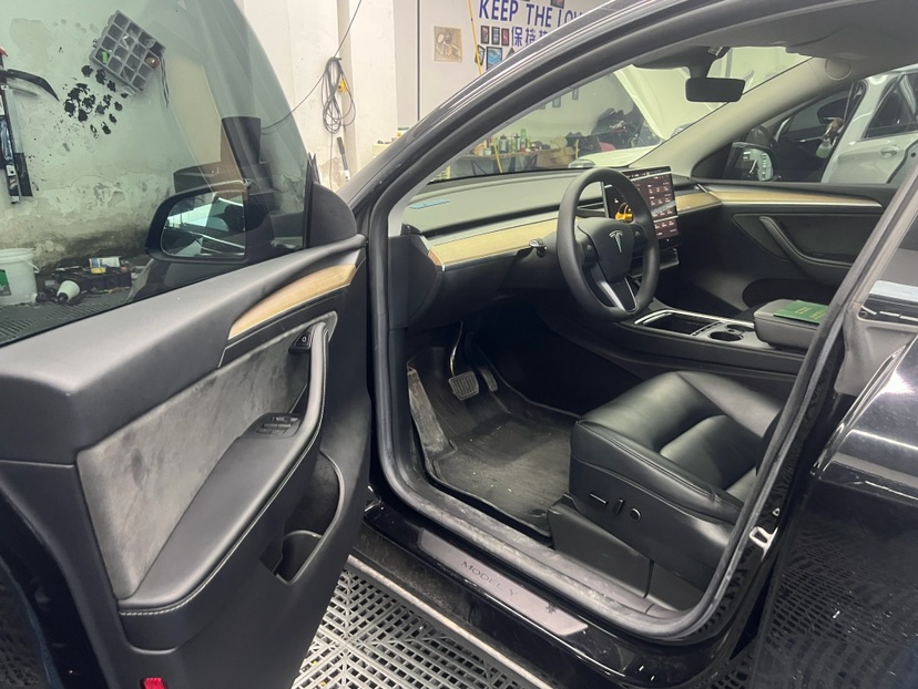 Tesla Model Y 2022 car image #2