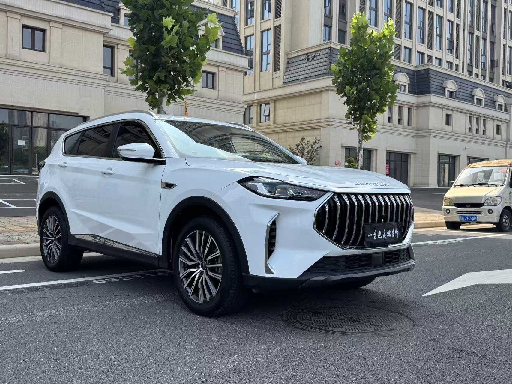 Jetour X70 PLUS 2023 car image #3