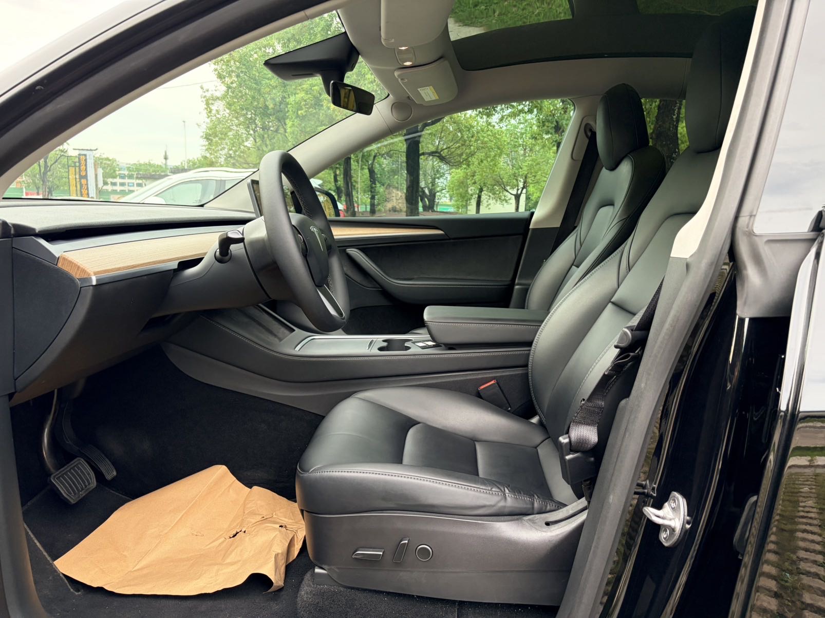 Tesla Model Y 2022 car image #8
