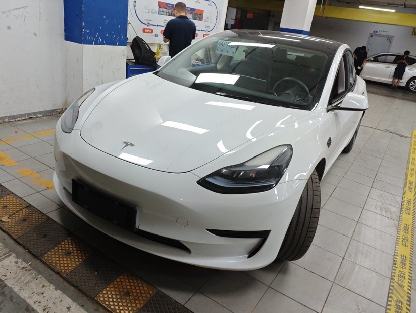 Tesla Model 3 2021 car image #2