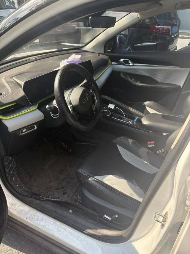 GEELY Coolray 2022 #4 GEELY Coolray 2022 car image #4