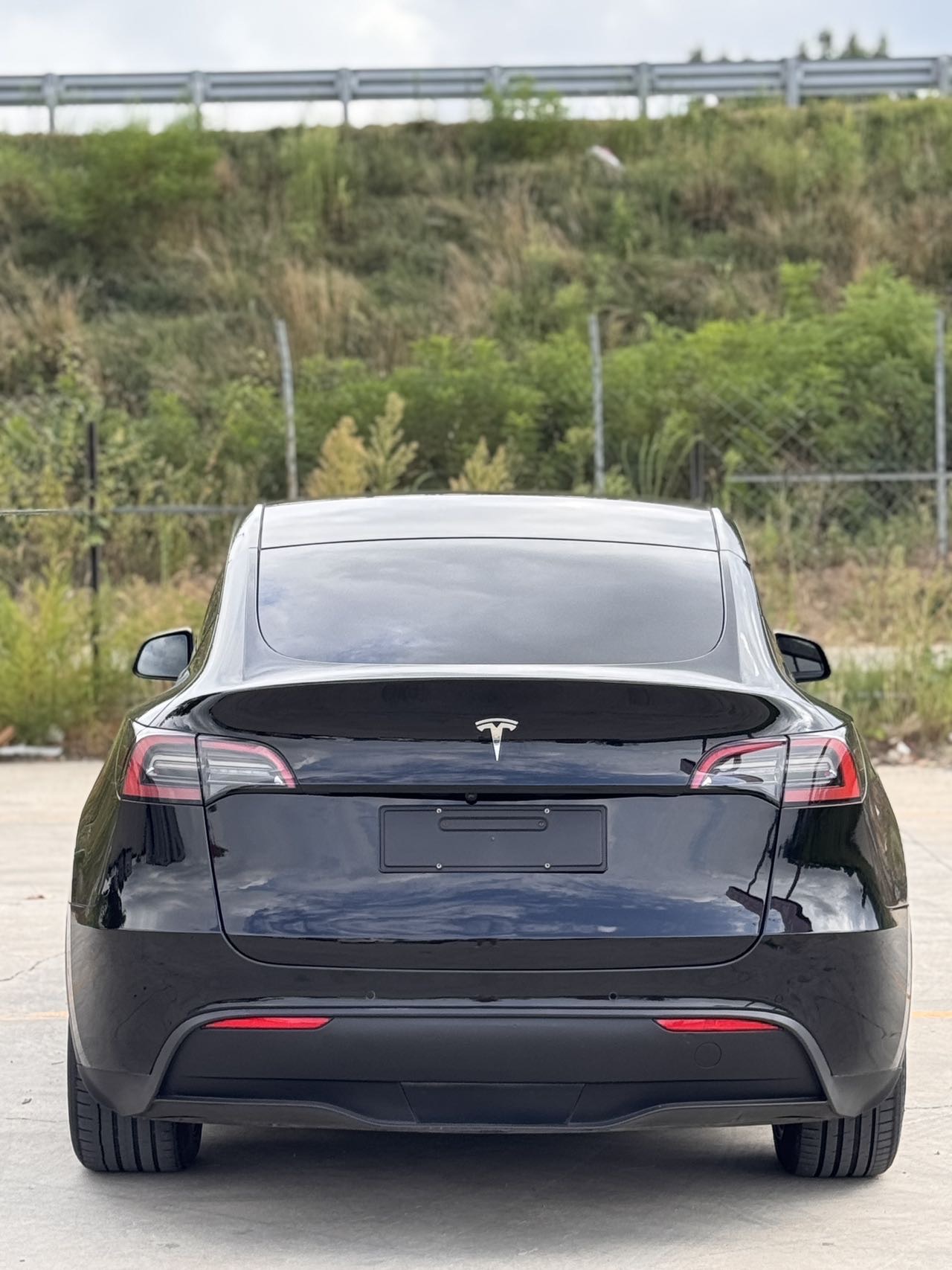 Tesla Model Y 2022 immagine di auto #8