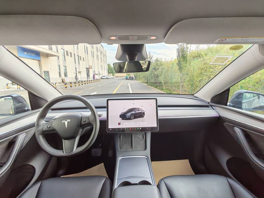 Tesla Model Y 2024 #9 Tesla Model Y 2024 car image #9