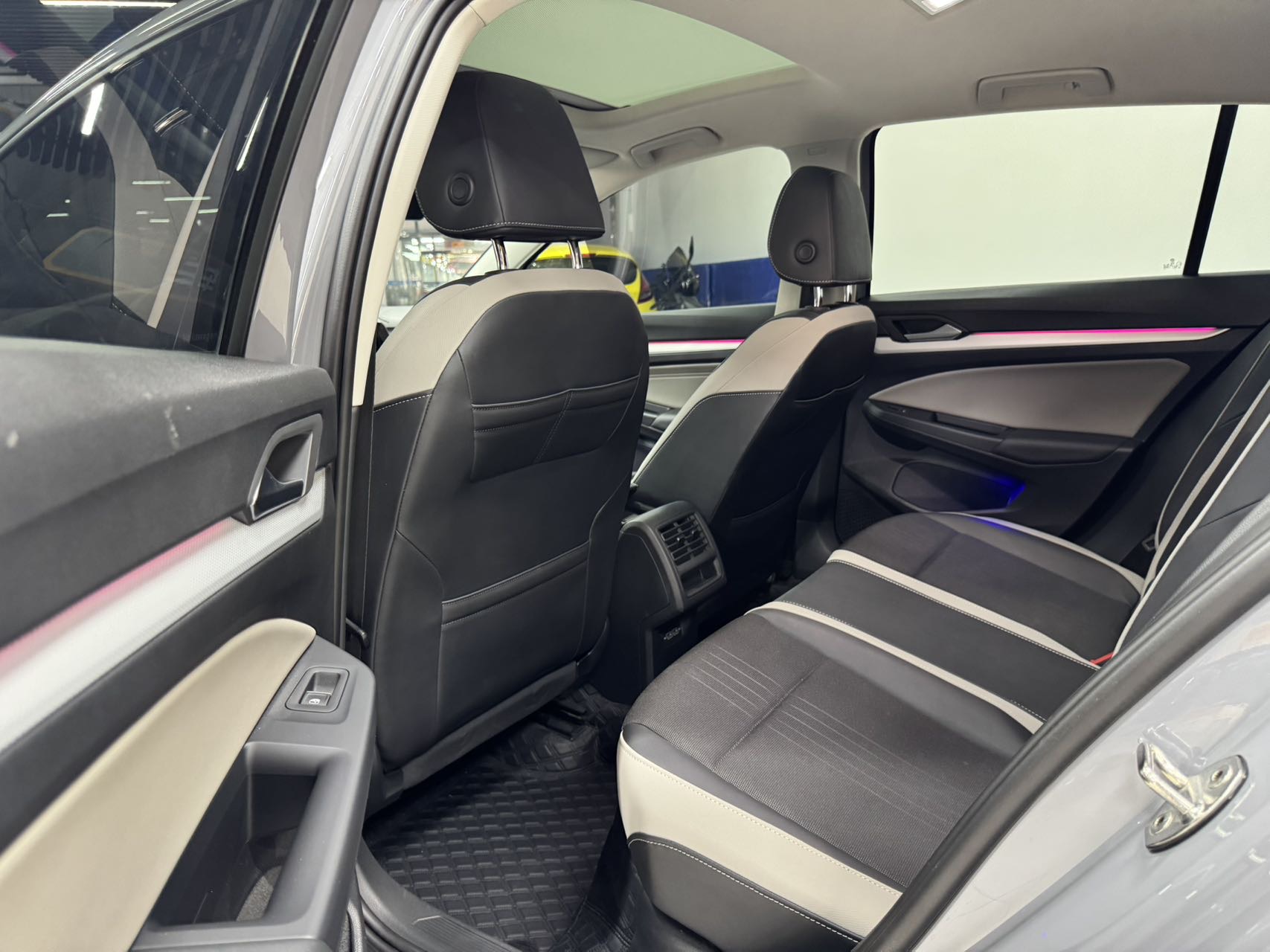 Volkswagen Golf 2022 car image #8