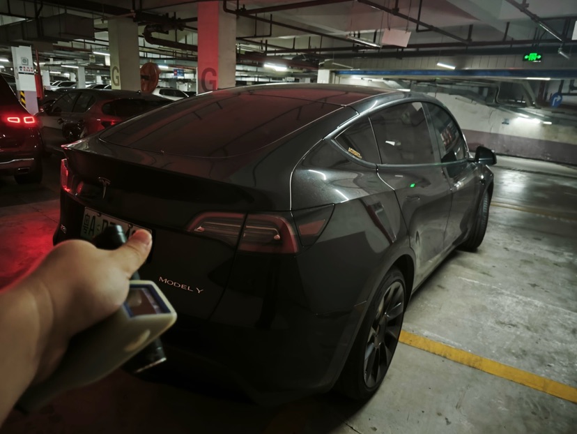 Tesla Model Y 2021 car image #4
