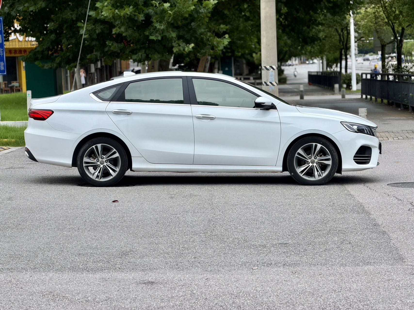 GEELY Binray 2019 car image #6
