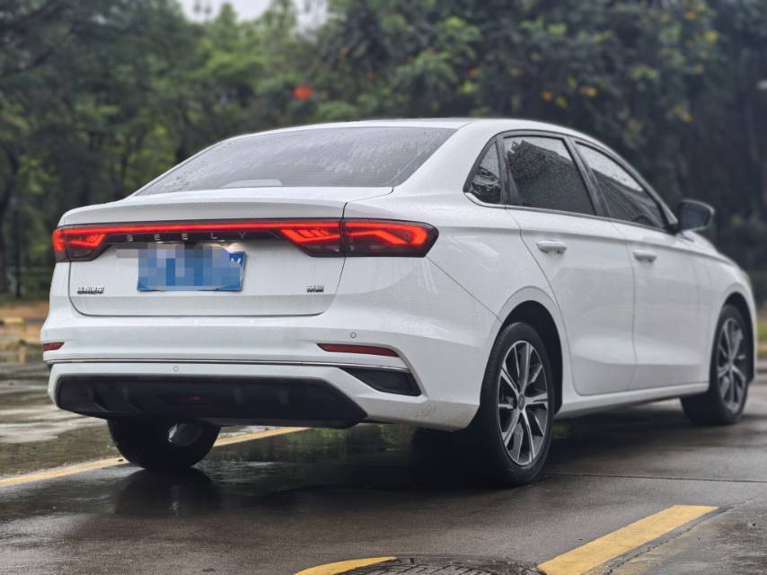 GEELY Emgrand 2021 car image #7