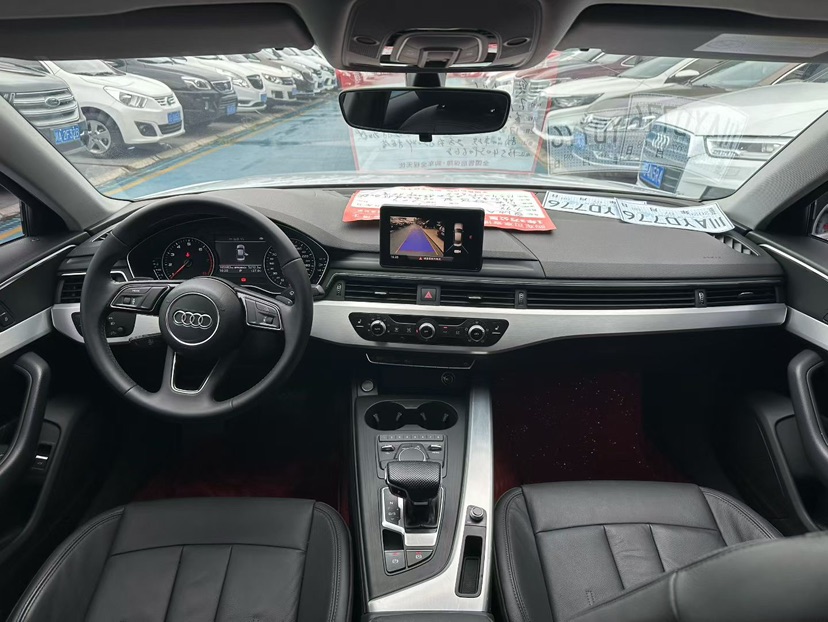 Audi Q3 2017 car image #5