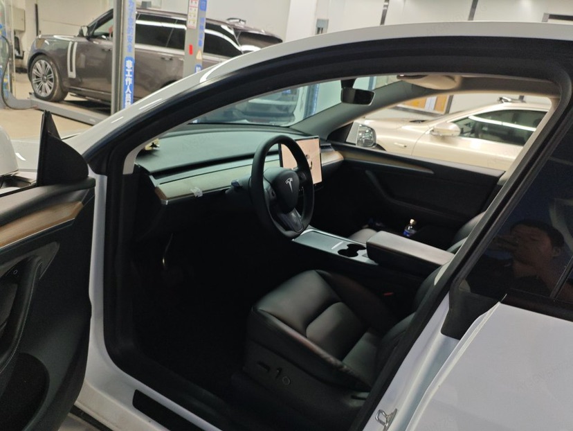 Tesla Model Y 2022 immagine di auto #5