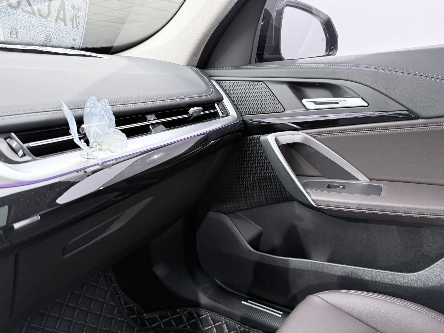 BMW X1 2024 car image #11
