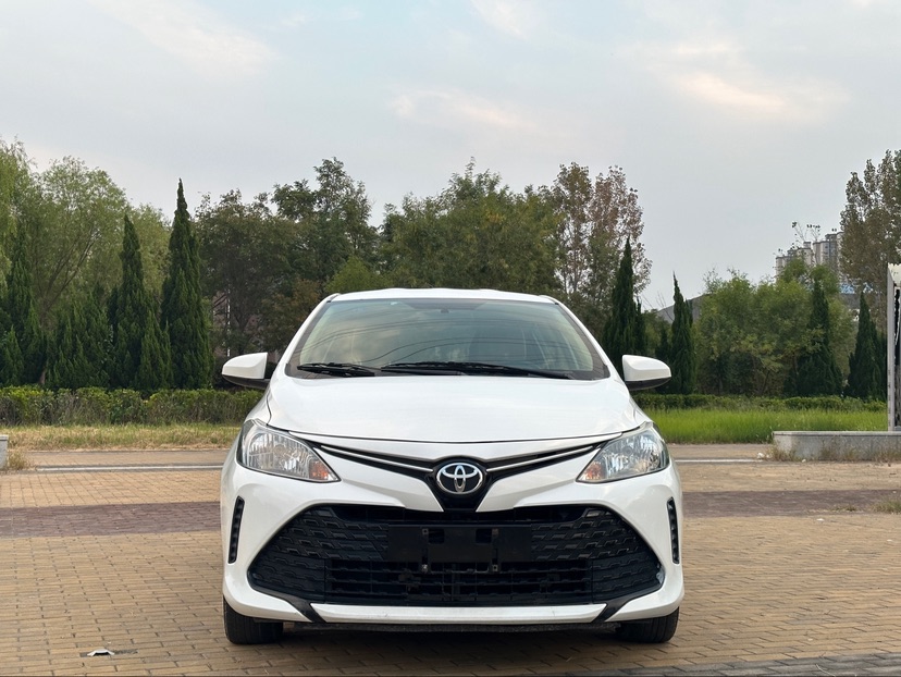 2019 car image #2