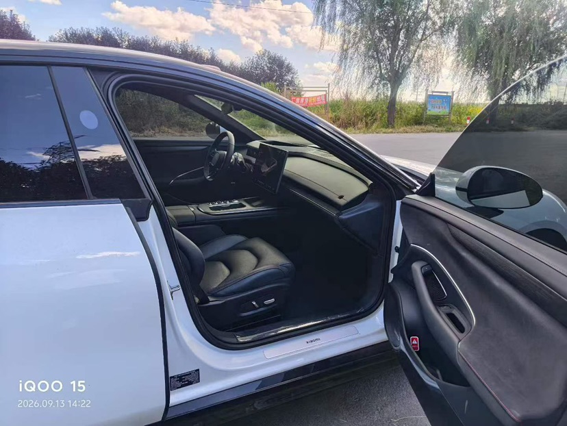 MI SU7 2025 immagine di auto #5