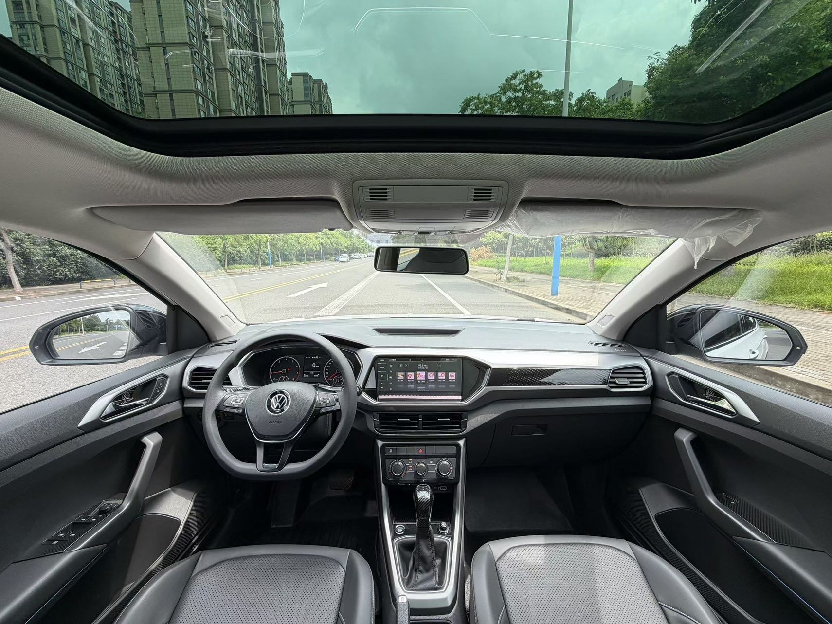 Volkswagen T-Cross 2021 car image #6