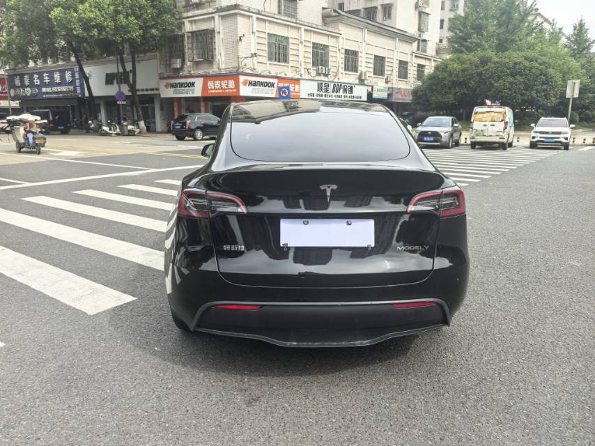 Tesla Model Y 2022 #4 Tesla Model Y 2022 car image #4