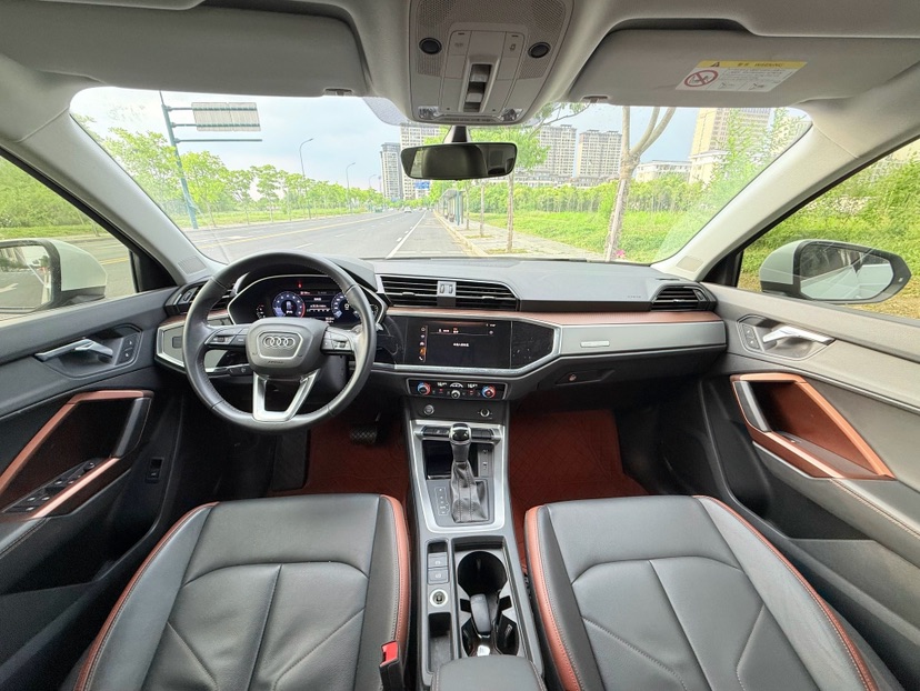 Audi Q3 2020 car image #6