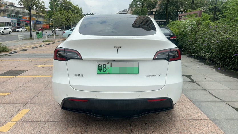 Tesla Model Y 2022 #5 Tesla Model Y 2022 car image #5