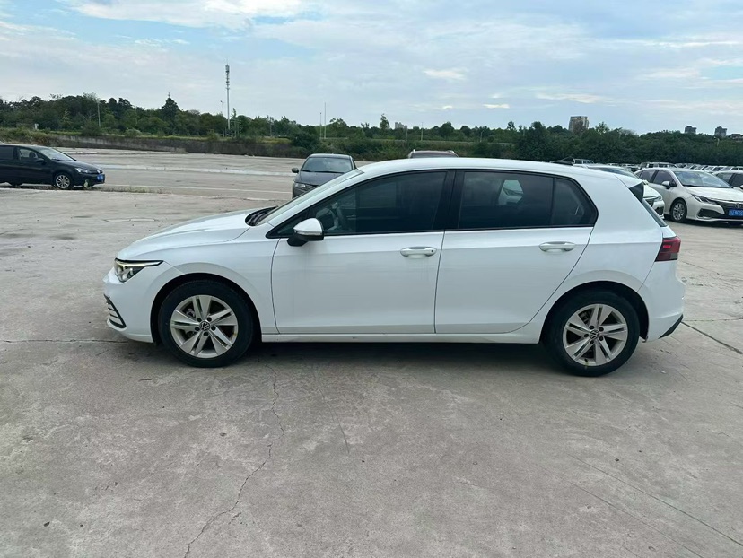 Volkswagen Golf 2023 car image #6