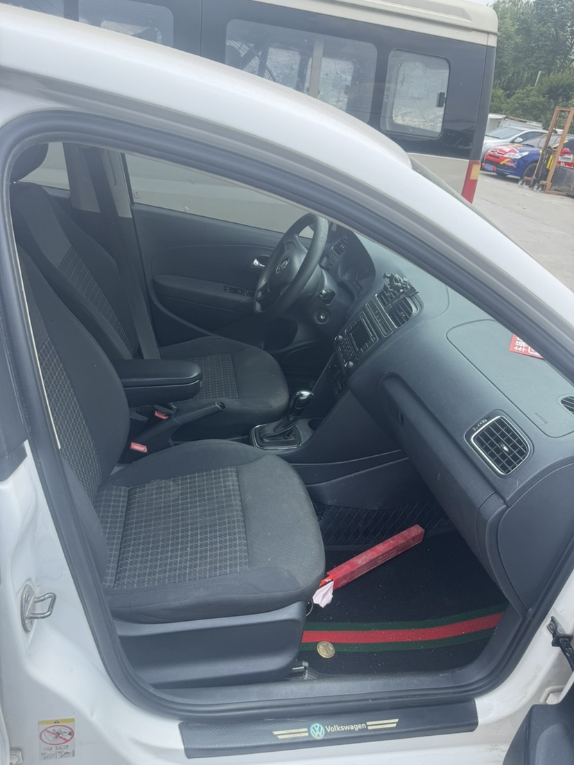 Volkswagen Polo 2016 car image #3