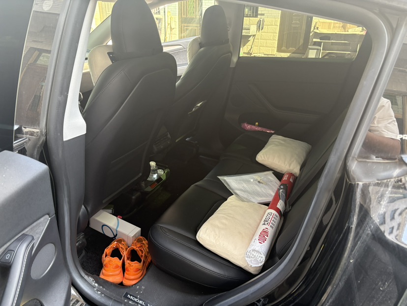 Tesla Model Y 2023 car image #3