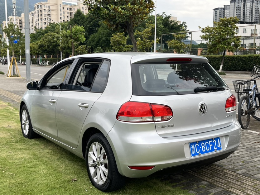 Volkswagen Golf 2012 car image #9