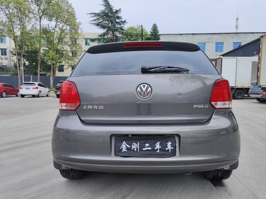 Volkswagen Polo 2011 car image #6