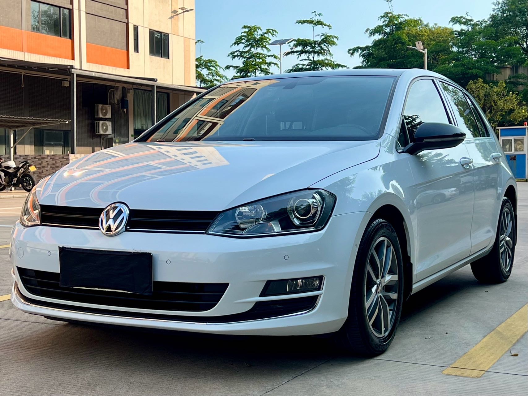 Volkswagen Golf 2017 car image #2
