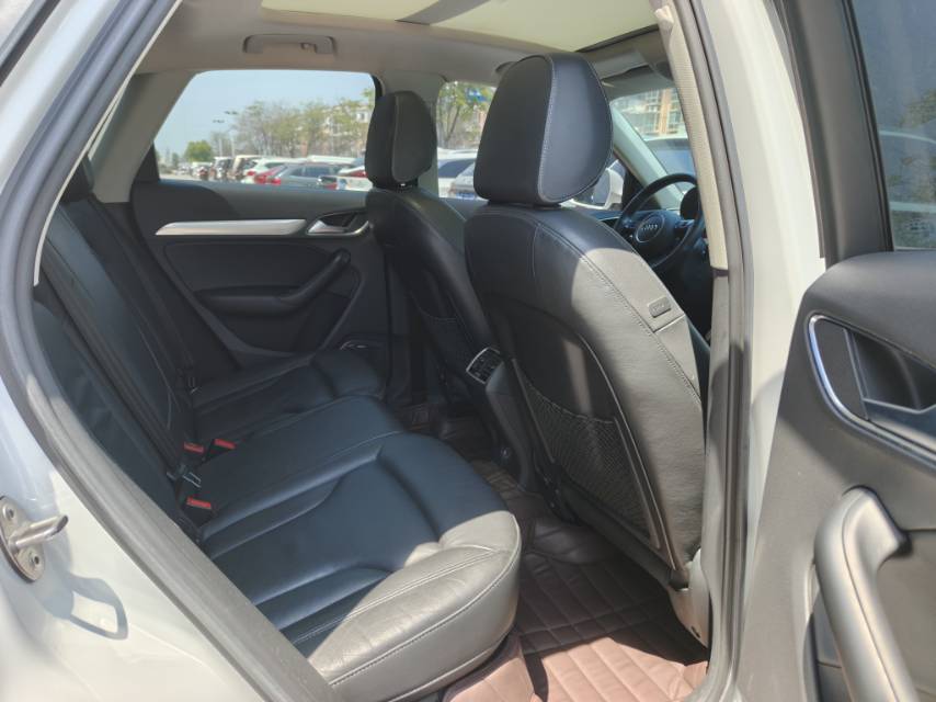 Audi Q3 2019 car image #6