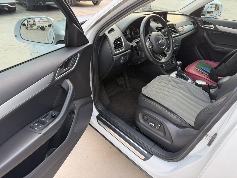 Audi Q3 2019 car image #6