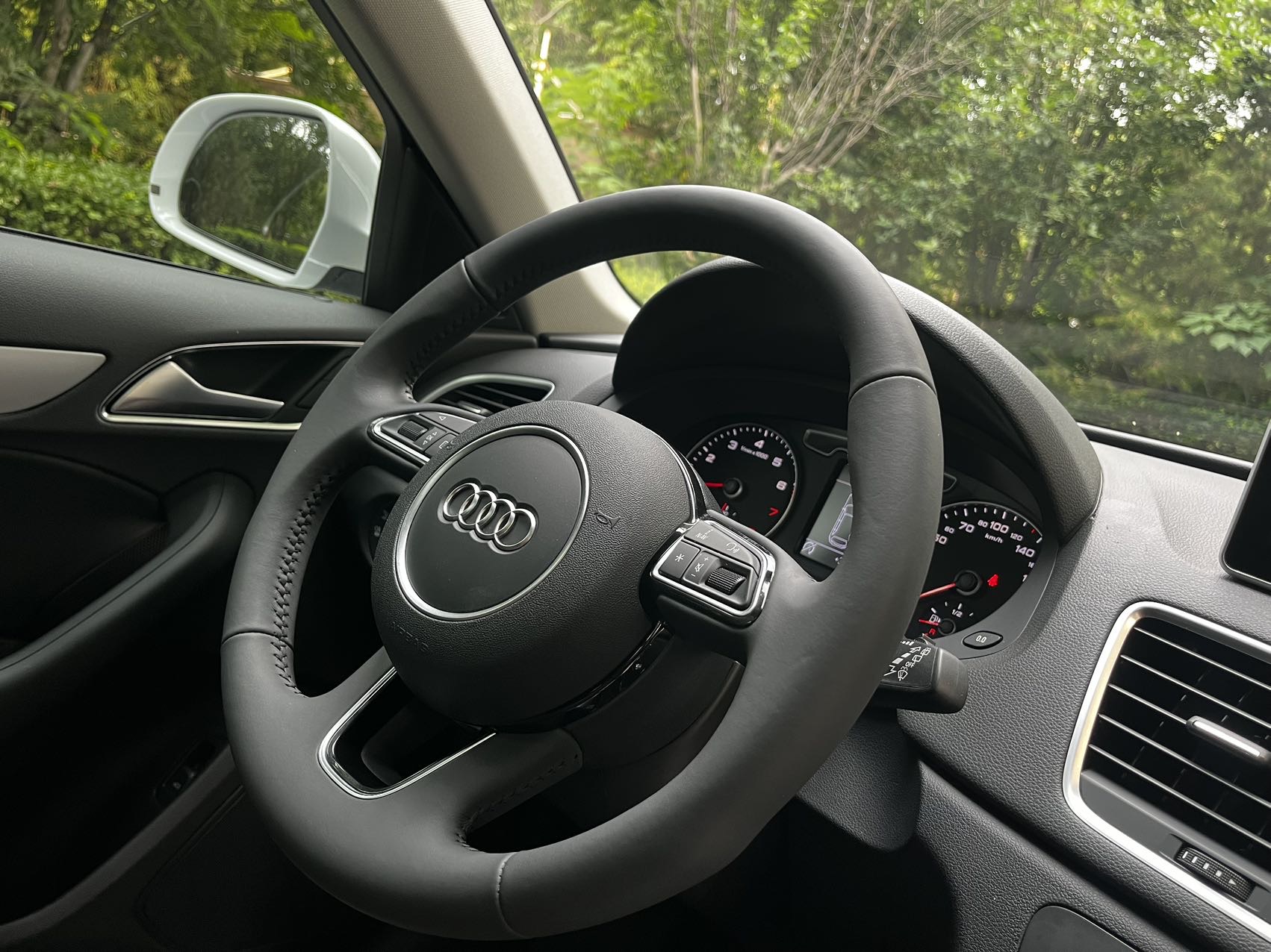 Audi Q3 2018 car image #6