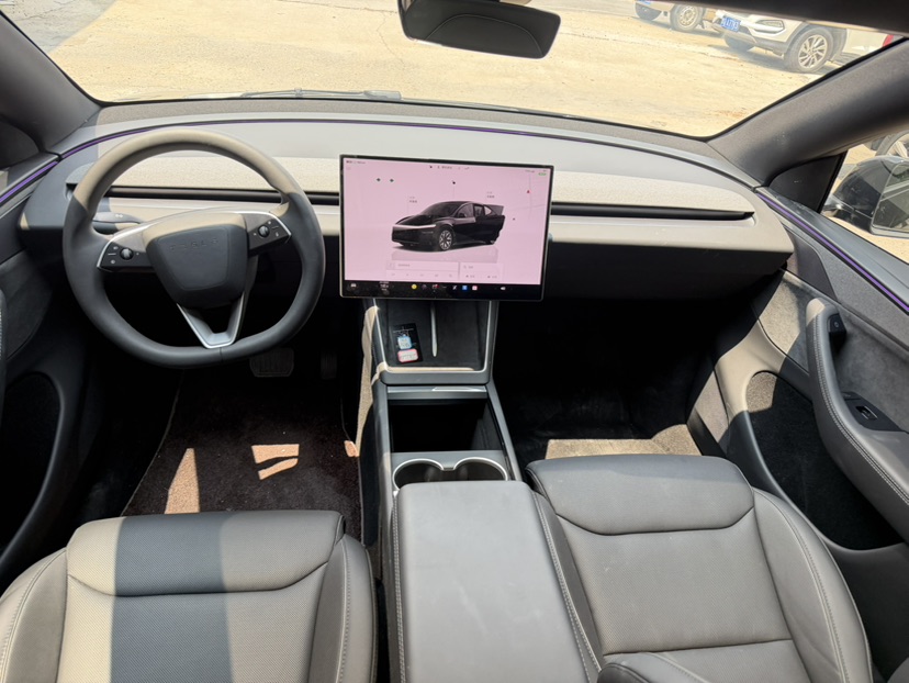 Tesla Model Y L 2025 #6 Tesla Model Y L 2025 car image #6