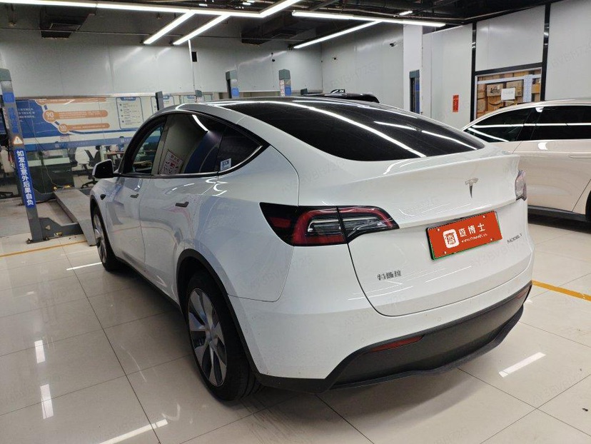 Tesla Model Y 2022 immagine di auto #4