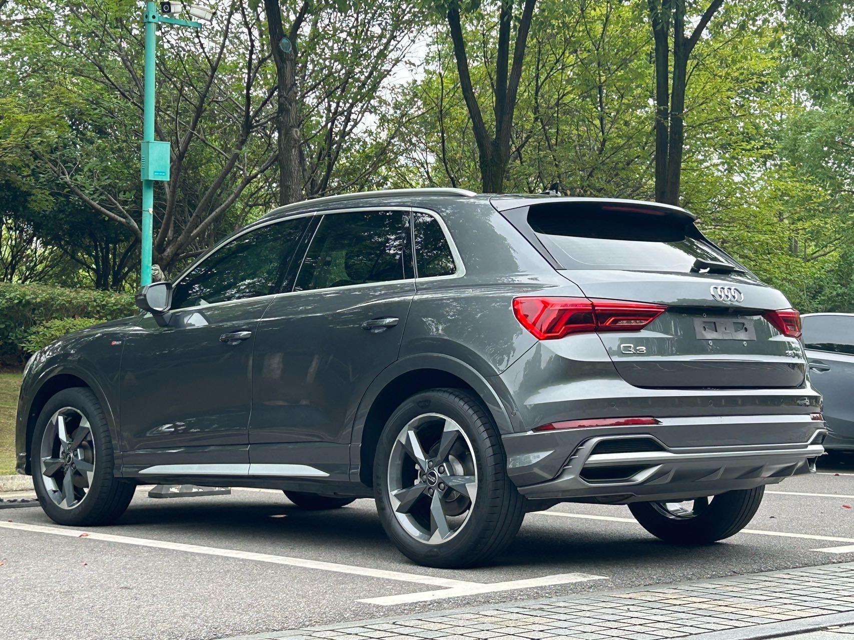Audi Q3 2022 car image #10