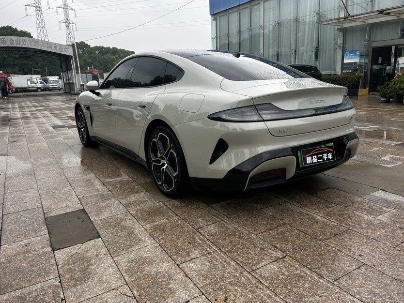 MI SU7 2024 immagine di auto #8