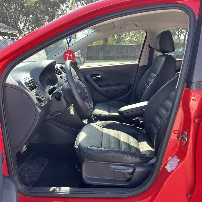 Volkswagen Polo 2014 car image #4