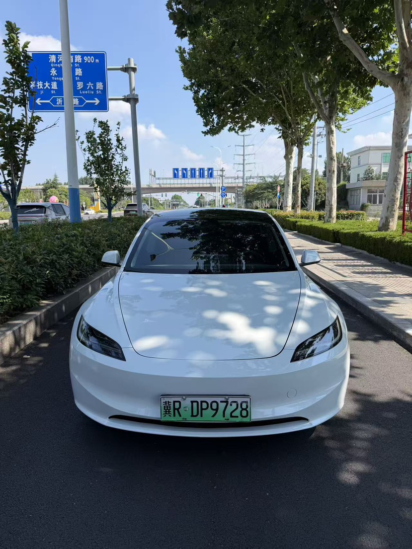 Tesla Model 3 2025 car image #2