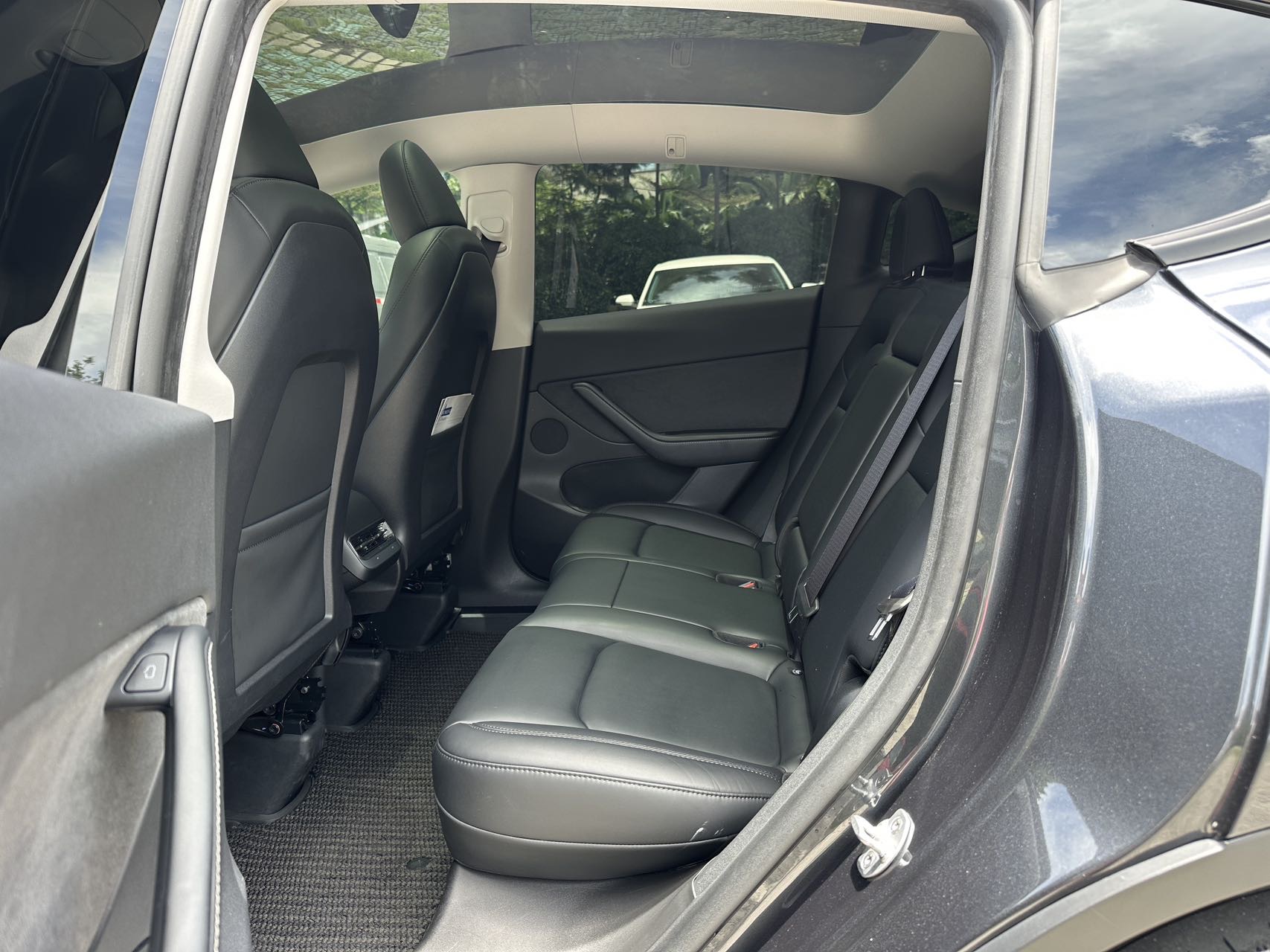 Tesla Model Y 2024 #5 Tesla Model Y 2024 car image #5