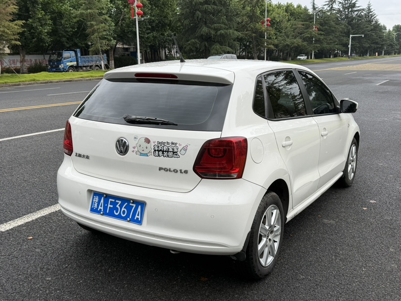 Volkswagen Polo 2013 car image #6