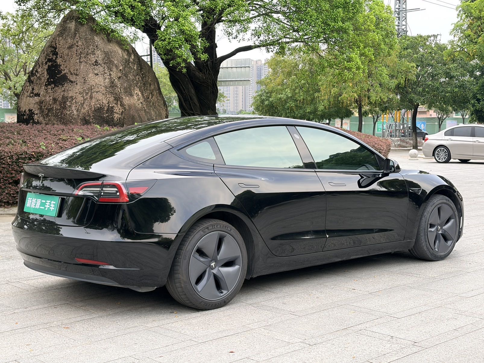 Tesla Model 3 2022 car image #5