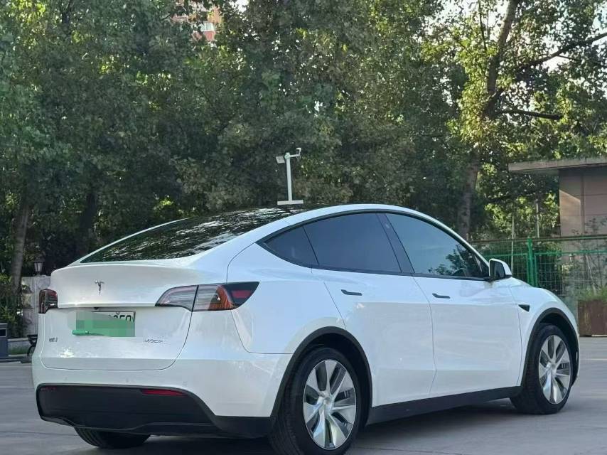 Tesla Model Y 2023 #7 Tesla Model Y 2023 car image #7