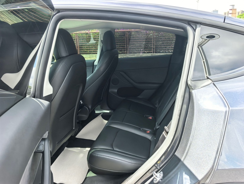 Tesla Model Y 2022 #5 Tesla Model Y 2022 car image #5