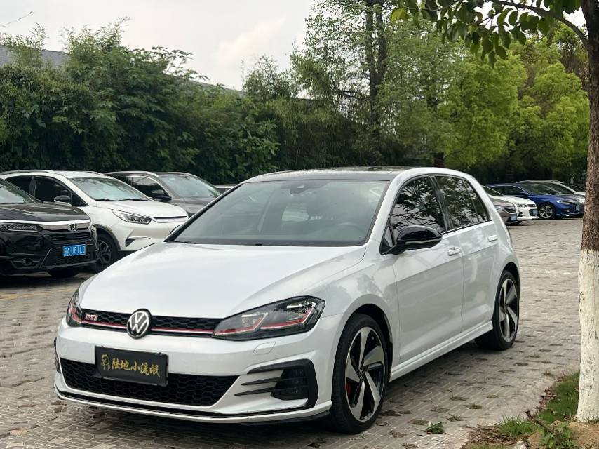 Volkswagen Golf 2016 car image 