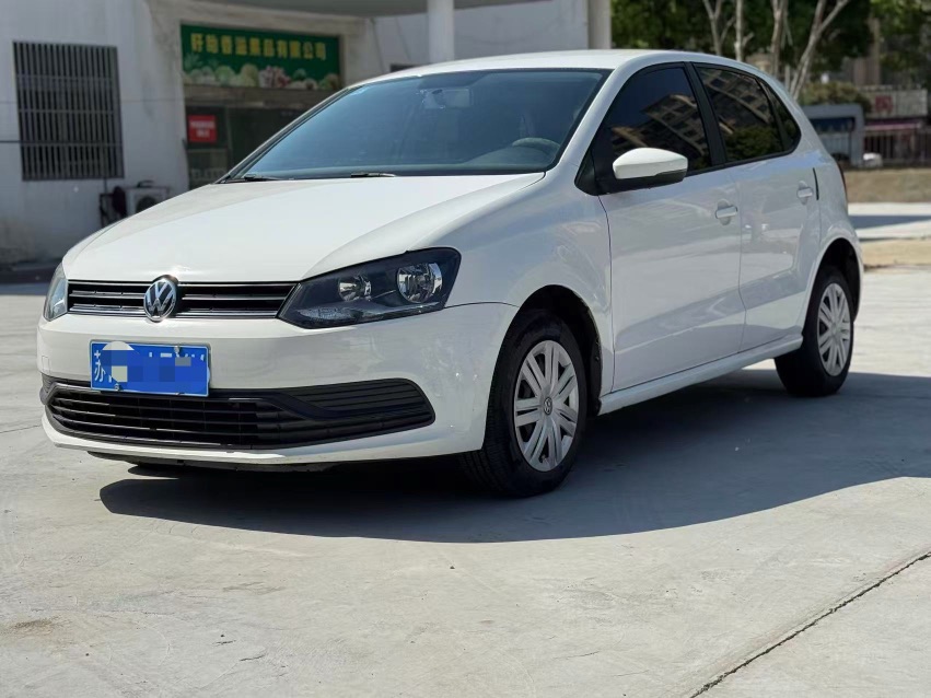 Volkswagen Polo 2015 car image 