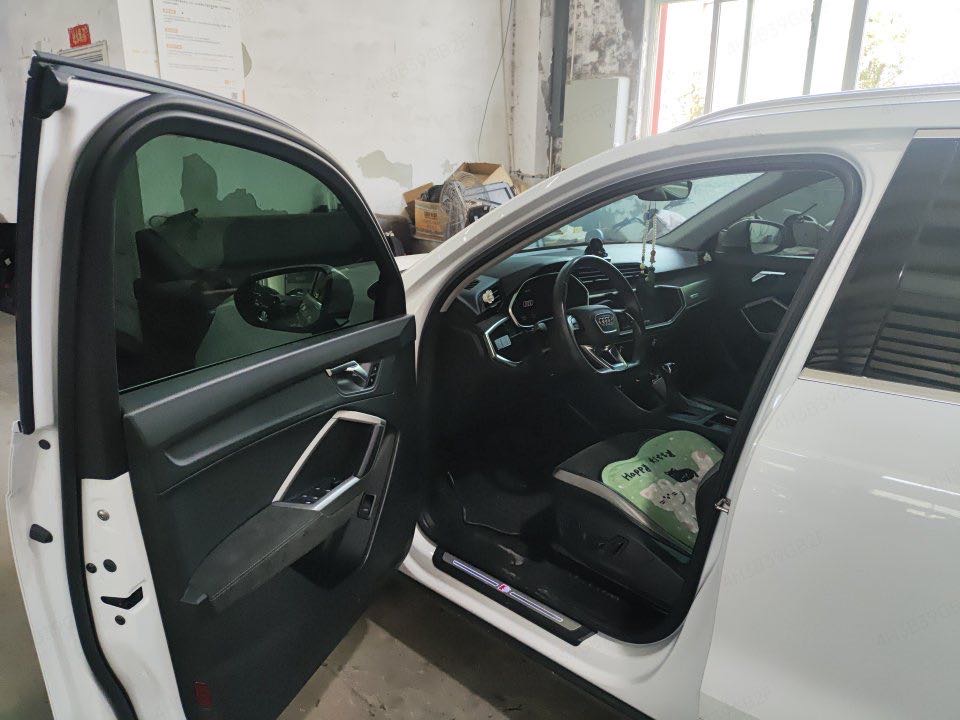 Audi Q3 2022 car image #5