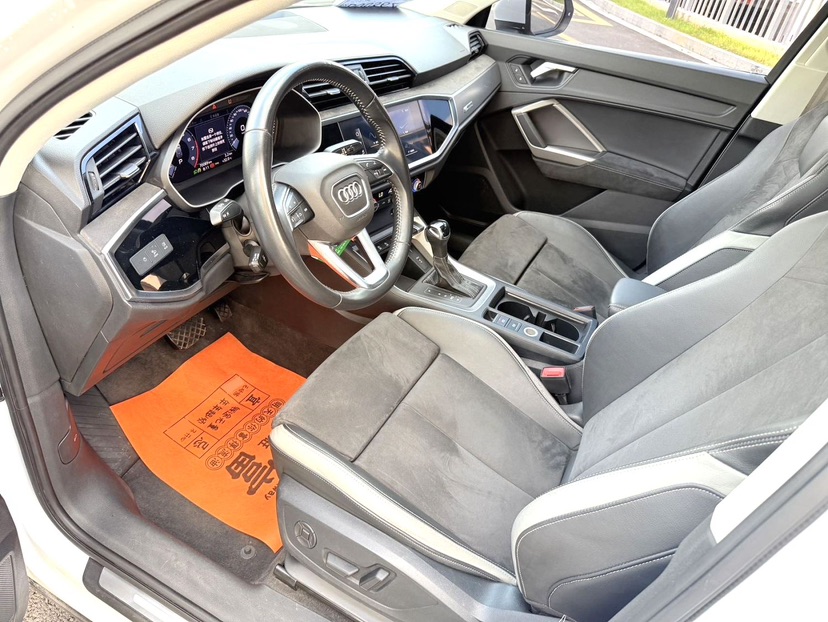 Audi Q3 2020 car image #4