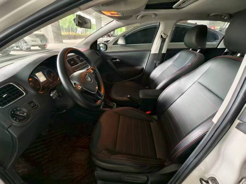 Volkswagen Polo 2016 car image #9