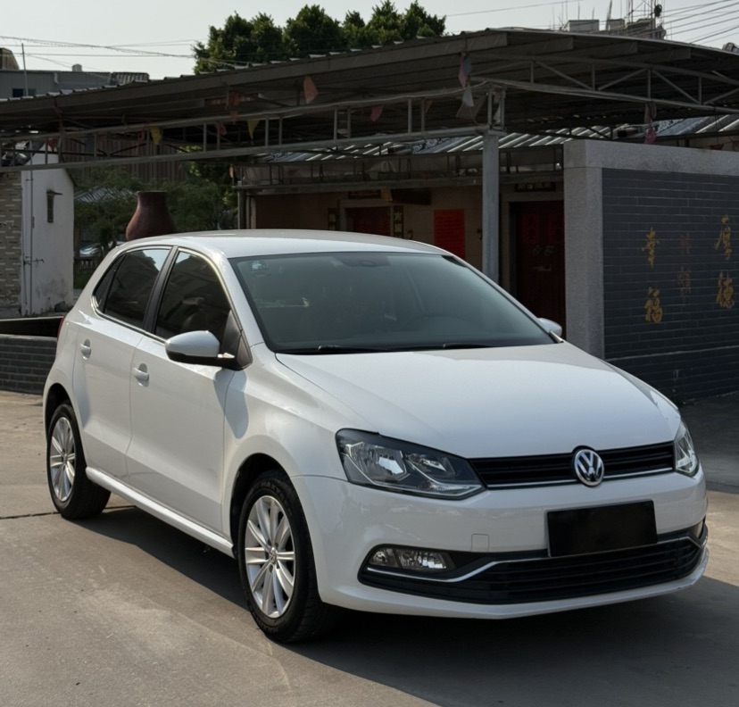 Volkswagen Polo 2015 Volkswagen Polo 2015 car image